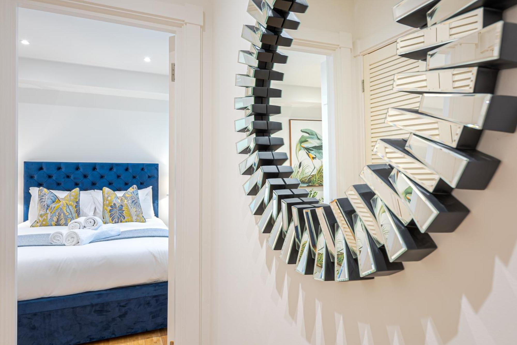 Modern 2Bd Hideaway In Belgravia With Private Patio 10 Mins Walk To Harrods ロンドン エクステリア 写真