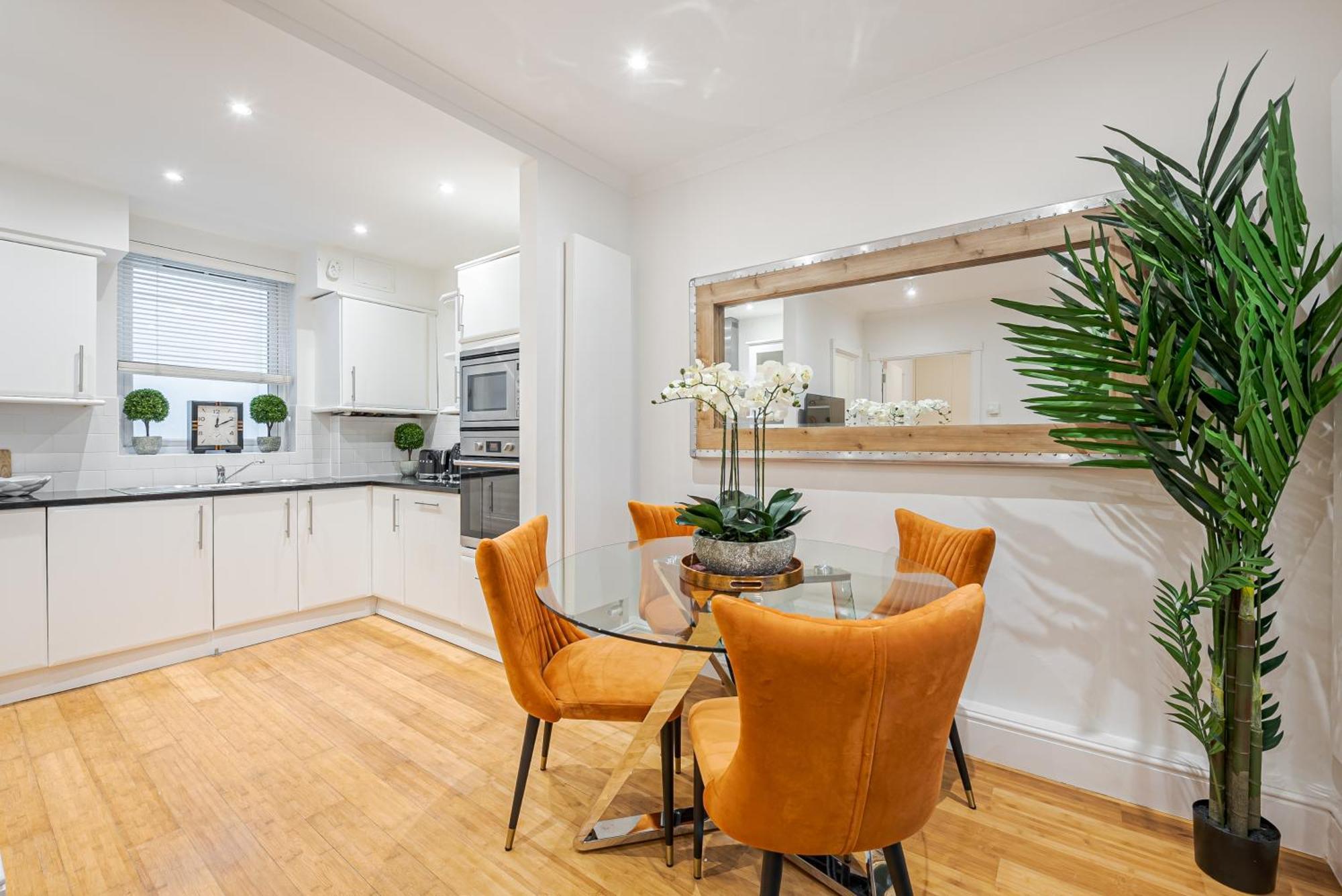 Chic Belgravia Hideaway With Private Patio 10 Mins To Harrods ロンドン エクステリア 写真
